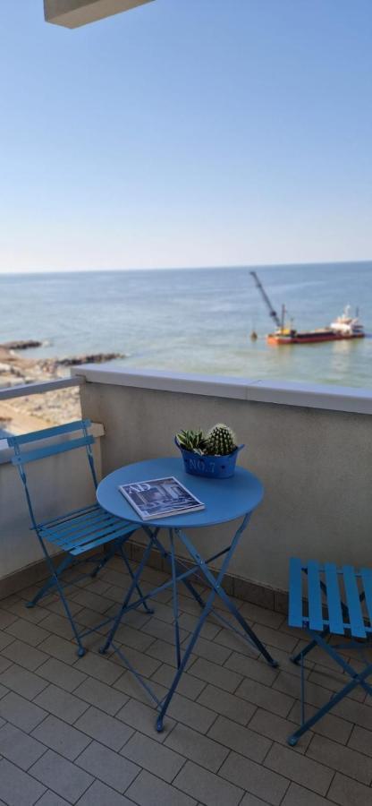 Lamar Seafront Apartment *