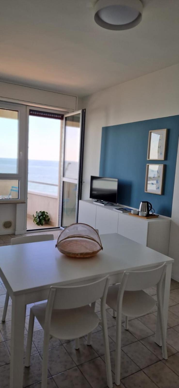 Lamar Seafront Apartment