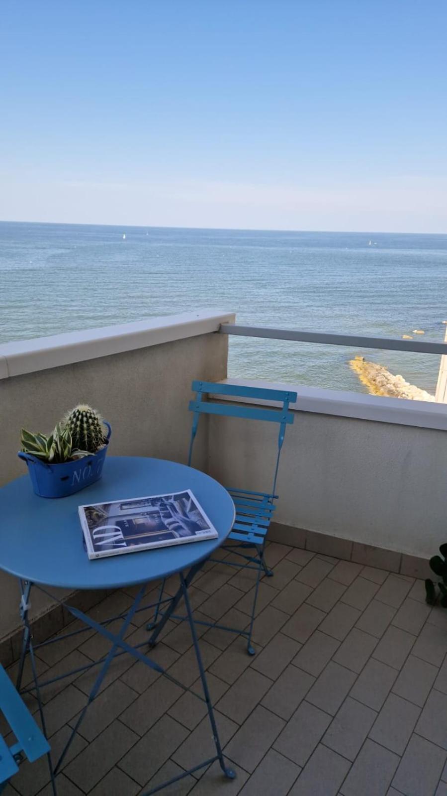 Lamar Seafront Apartment *